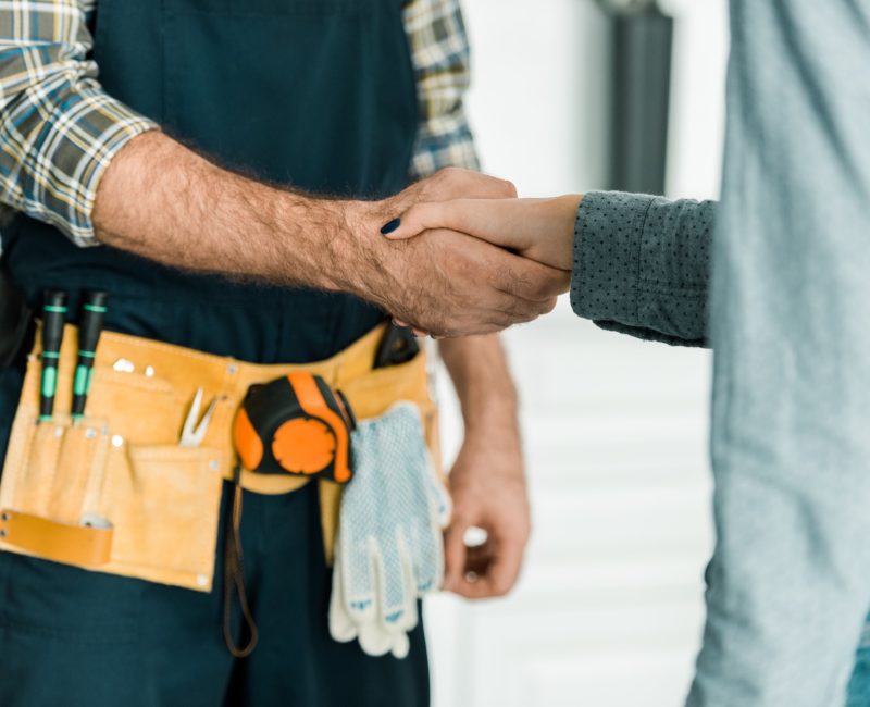 cropped-image-of-plumber-and-customer-shaking-hands-in-kitchen.jpg